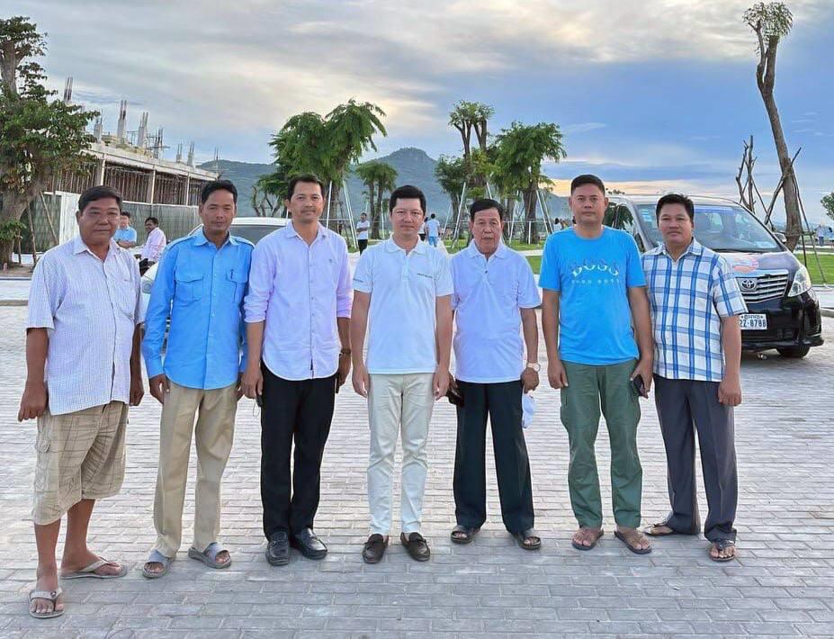 ប្រជាពលរដ្ឋស្រុកគិរីវង់ ខេត្តតាកែវ អបអរសាទរនូវសមិទ្ធផលចំណងដៃអនុស្សាវរីយ៍ដ៏មានតម្លៃ «សួនវប្បធម៌សម្តេចវិបុលបញ្ញា សុខ អាន គិរីវង់»